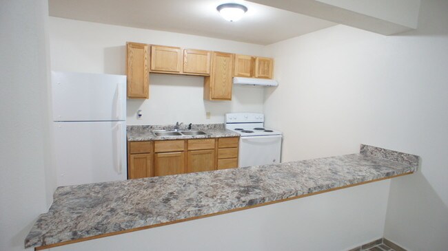 Building Photo - Pet Friendly Studio Apartment Available Now!