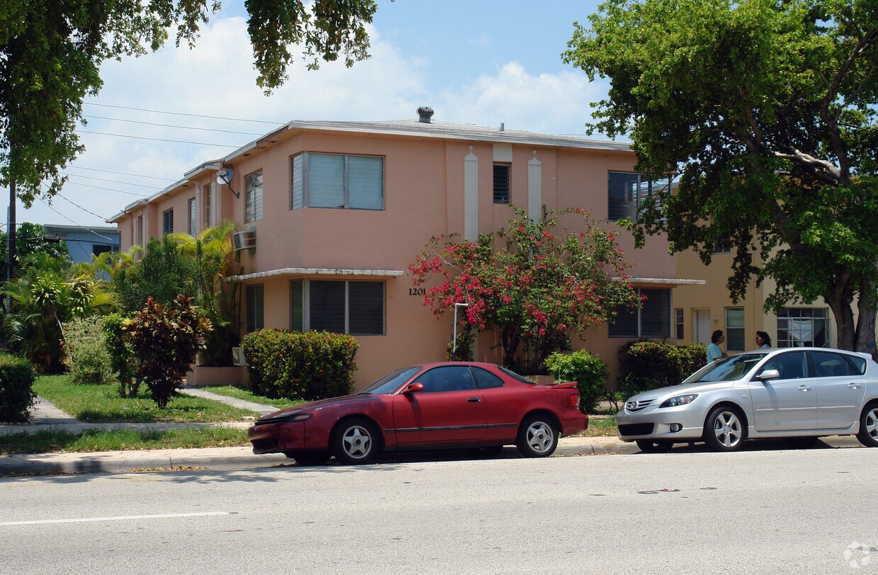 Building Photo - 1201 Normandy Dr