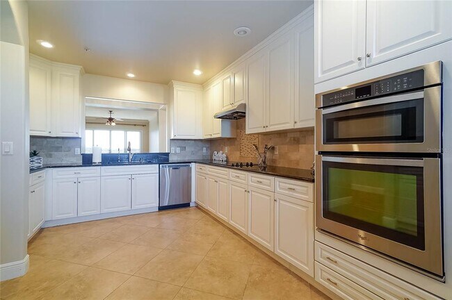 Building Photo - 8755 The Esplanade Ct