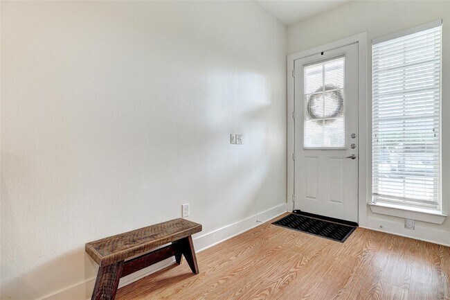 Foto del edificio - 2400 Louis Henna Blvd