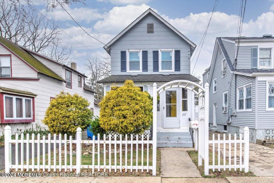 Primary Photo - 433 Lincoln Ave
