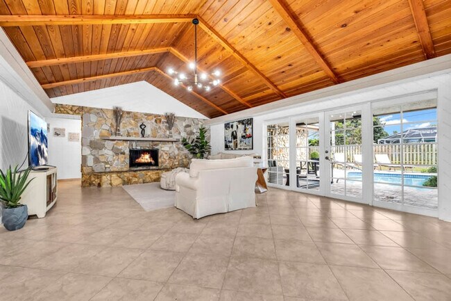 Building Photo - 1006 SE 6th St