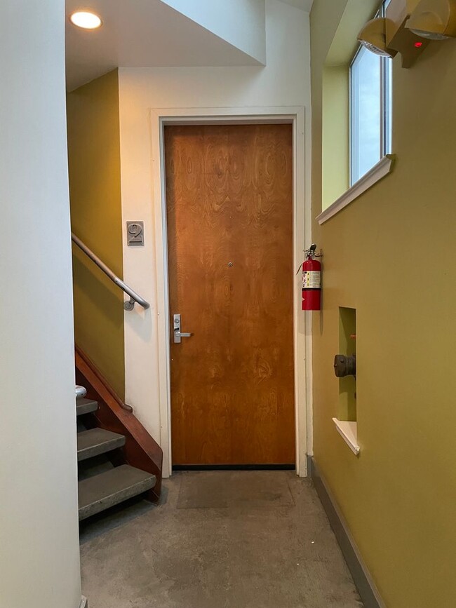 Building Photo - Mariposa Street 1020