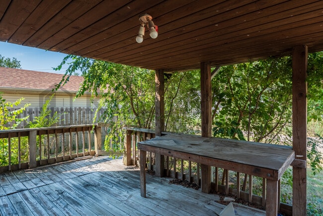 Building Photo - 421 N Meridian Ave