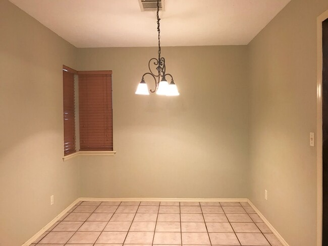Dining area - 628 Reynolds Rd