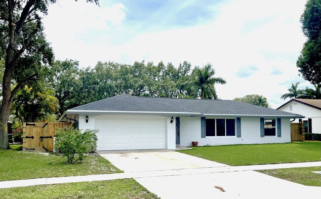 Building Photo - 1155 Summerwood Cir