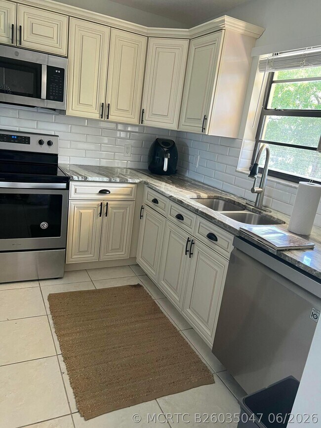 Foto del edificio - 327 Southwind Dr