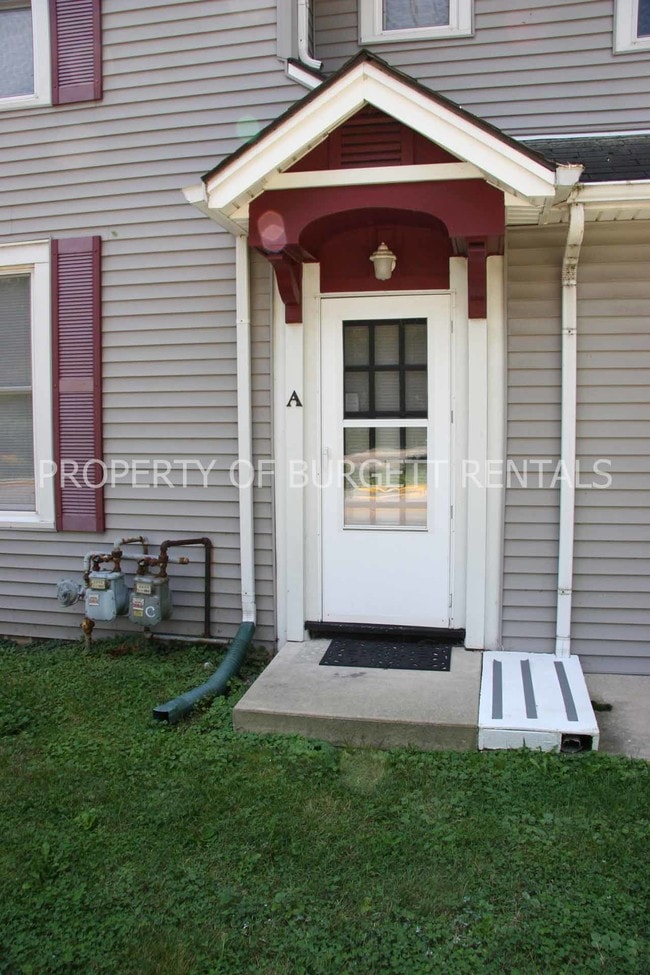 Building Photo - 491 Robinson St