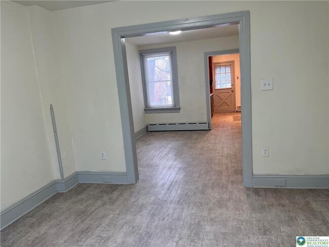 Building Photo - 319 E Morton St