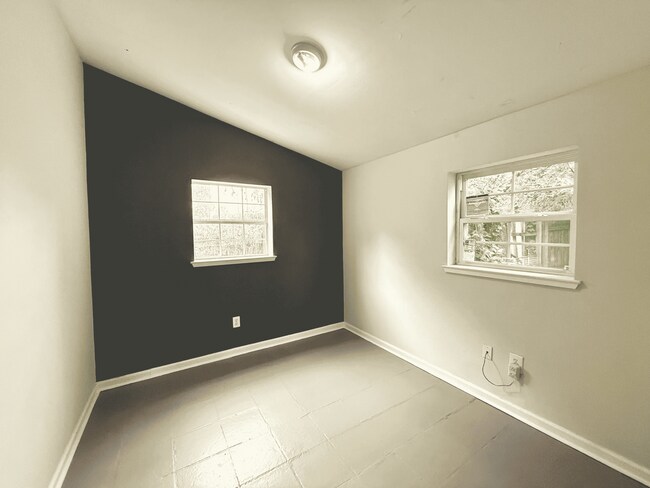 Foto del edificio - Ultimate Downtown Studio Vibes for Only $1,050/Mo!