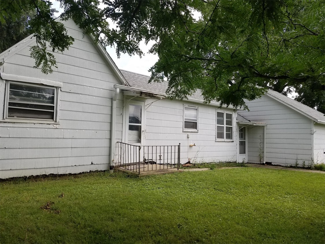 1650 S Rawleigh Ave, Freeport, IL 61032 House Rental in Freeport, IL