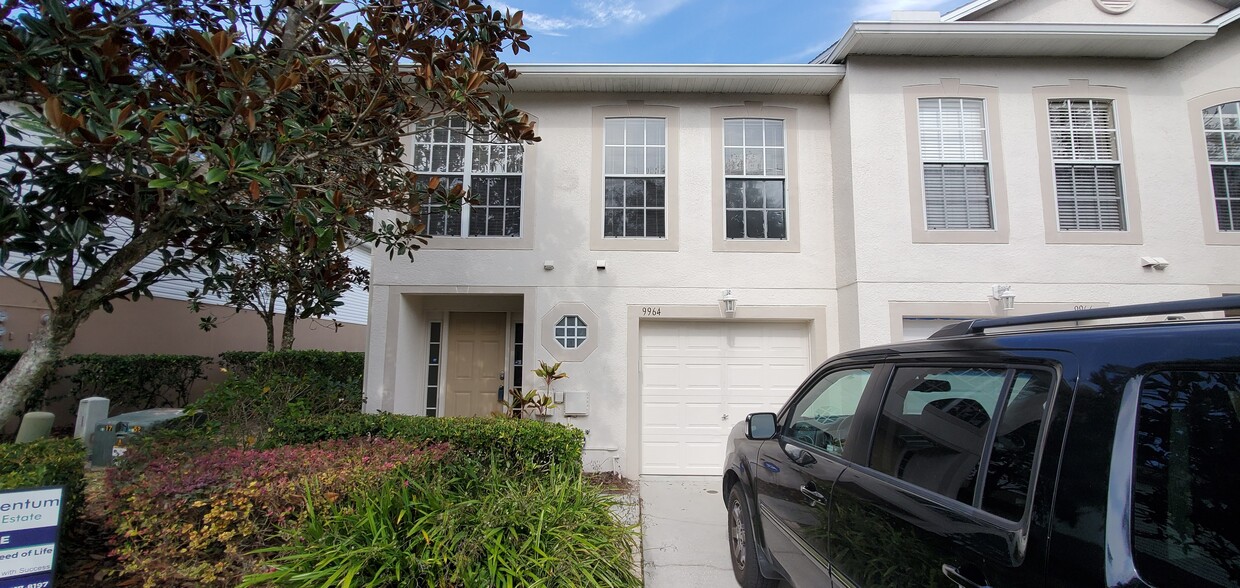 Entrace - Exterior - 9964 Ashburn Lake Dr