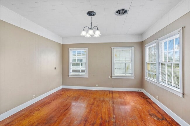 Building Photo - Discover your new home at 1623 4th Street,...