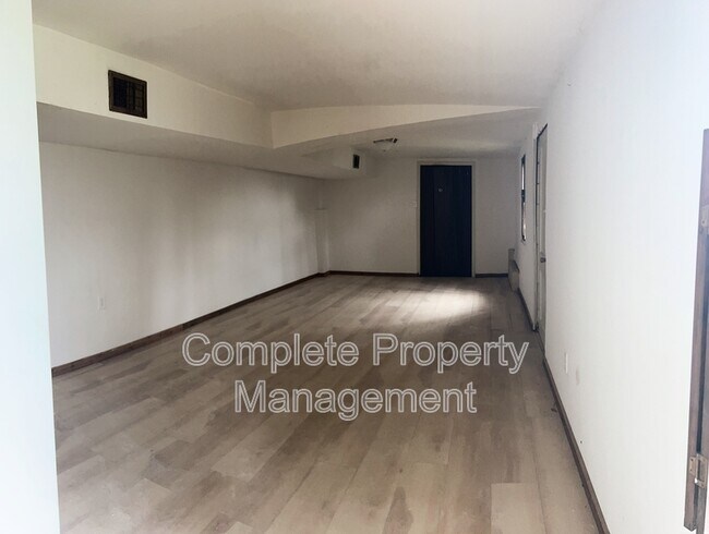 Building Photo - 350 14th Ct N