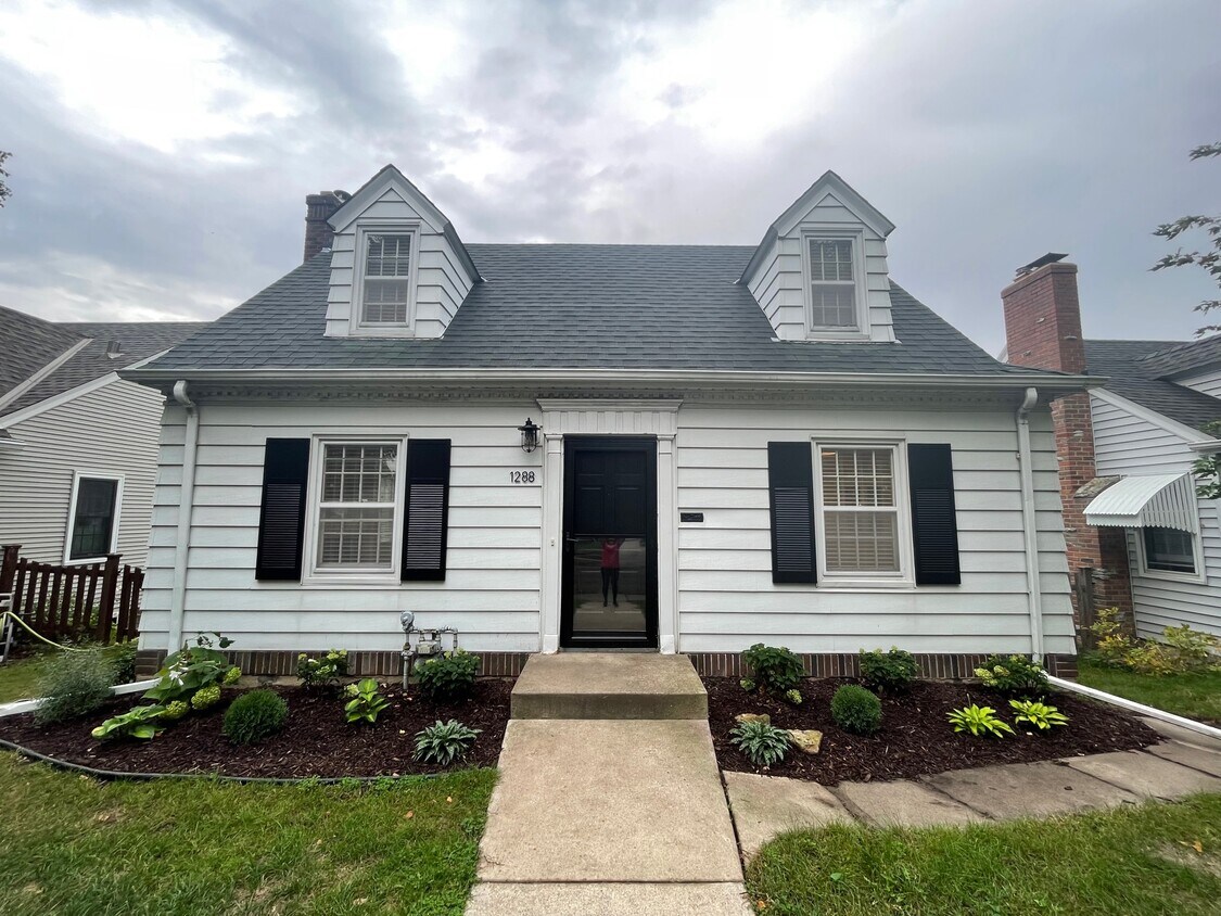 Primary Photo - 1288 Highland Pky