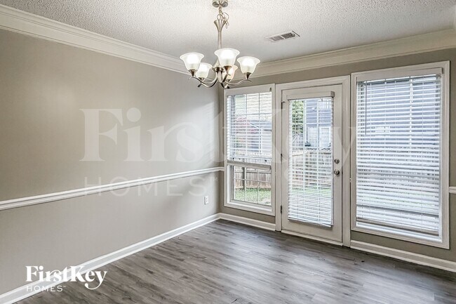 Foto del edificio - 2701 Chadwick Ln NW