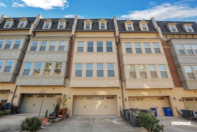 Foto del edificio - Stunning 4BR Townhome in National Harbor