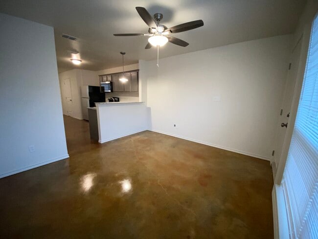 Building Photo - 2250 W Tarleton St