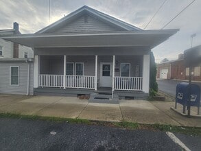 Building Photo - 623 Main St