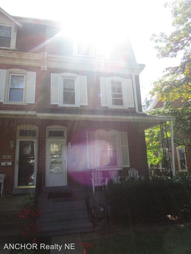 Primary Photo - 111 Ryers Ave