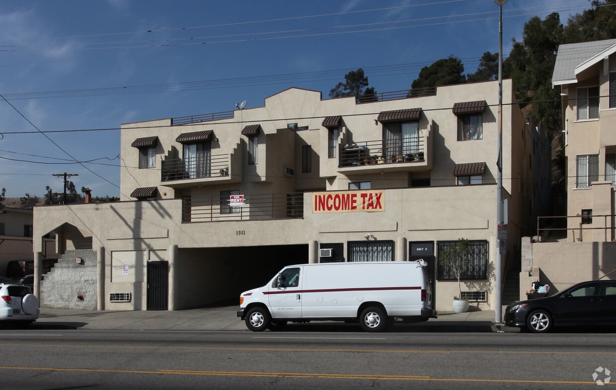 Building Photo - 1311 N Broadway