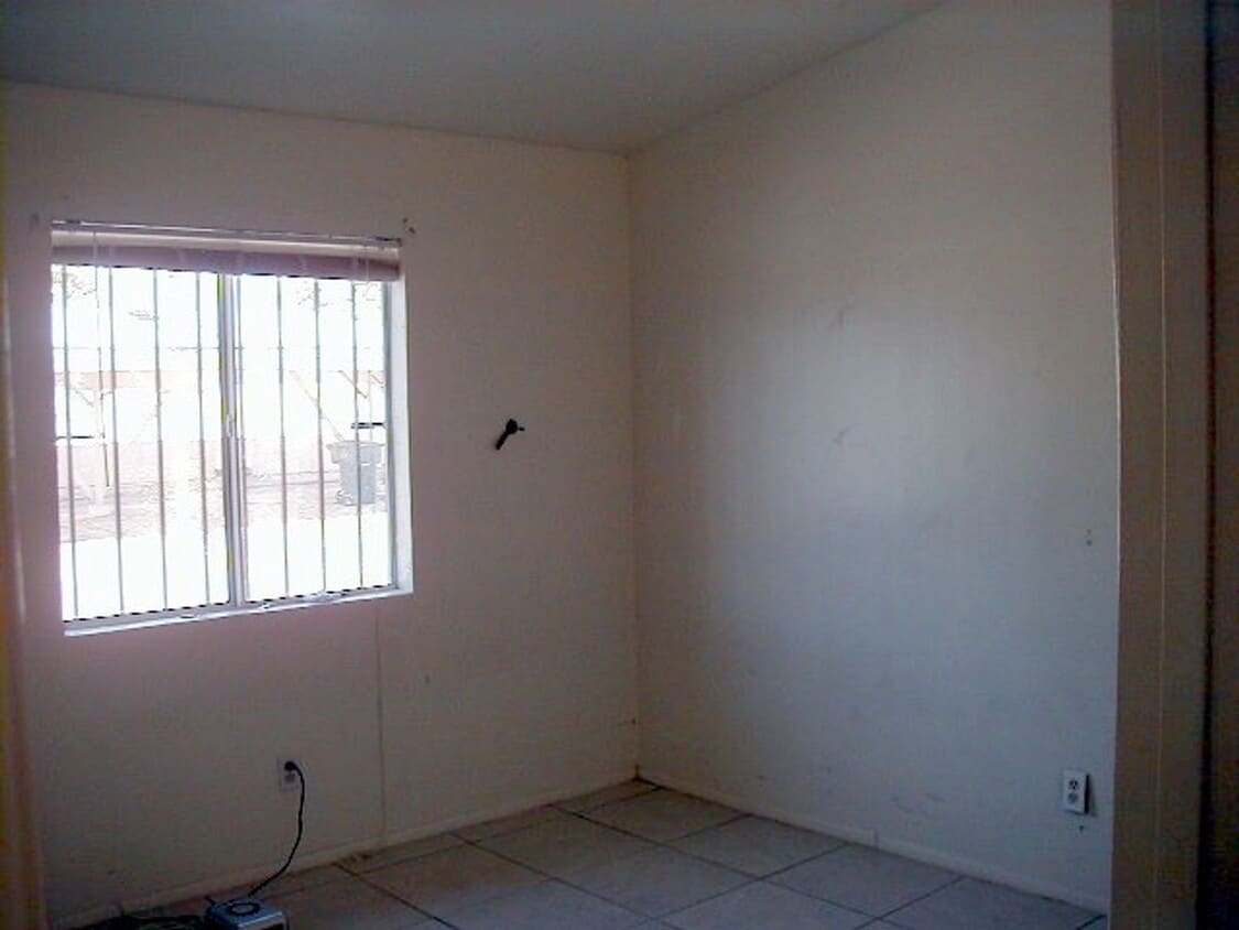 Building Photo - 383 E Thoroughbred St