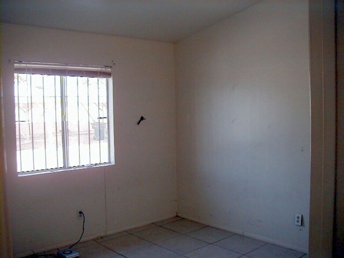 Foto del edificio - 383 E Thoroughbred St