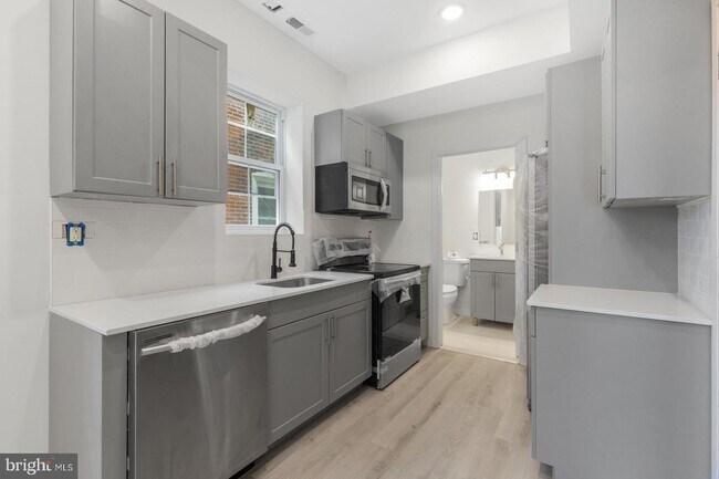 Building Photo - 223 S 45th St