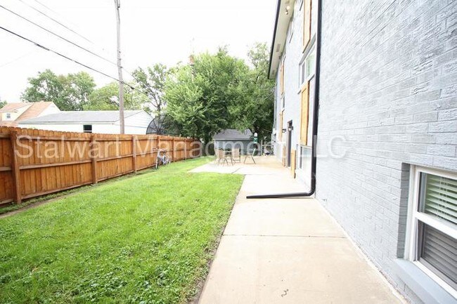 Building Photo - 2530 W 47th St