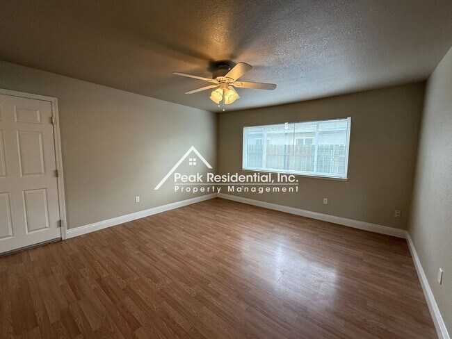 Foto del edificio - Wonderful Orangevale 3bd/1ba Duplex with 1...
