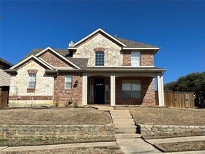 Building Photo - 2050 Garden Crest Dr