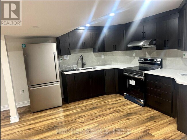 Photo du bâtiment - 18 Treegrove Crescent