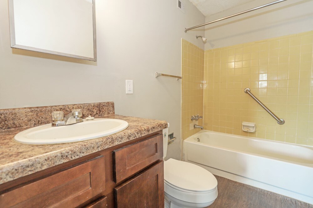 Foto del edificio - 1103 E Church St