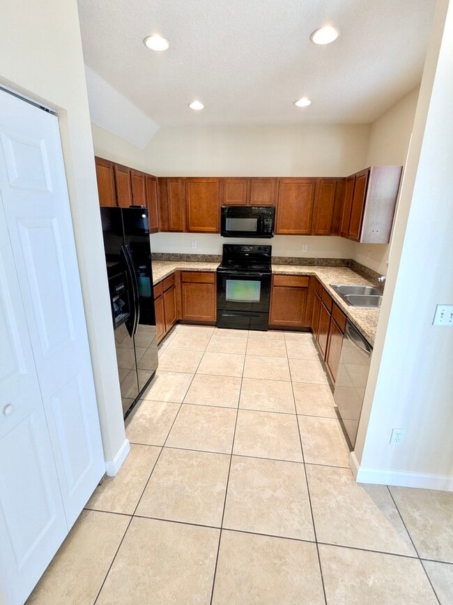 Building Photo - 1918 Yellowfin Dr