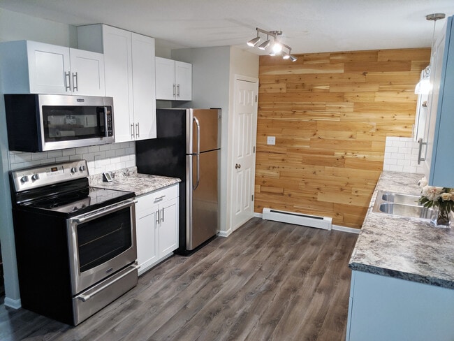 Building Photo - 501/503