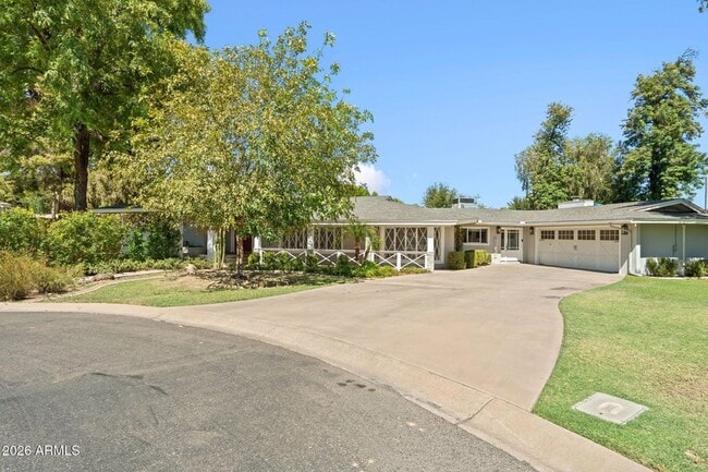 Photo - 2054 E Rancho Dr House