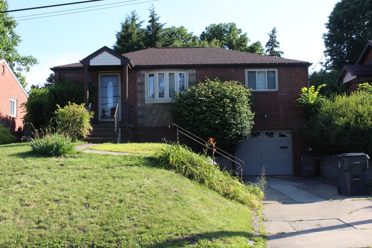 Primary Photo - 407 Salvini Dr