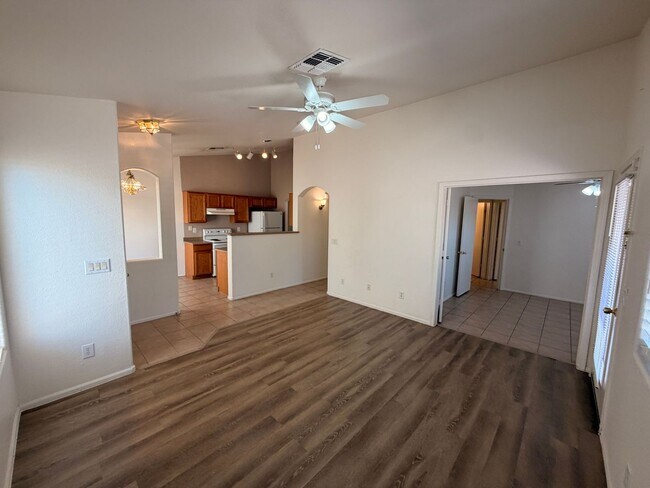 Foto del edificio - 3 X 2 W/Den *ALL Appliances* **Corner Lot!! with New Paint & Carpet