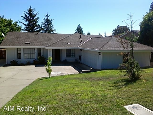 Primary Photo - 3 br, 2 bath House - 520 FLOWER DRIVE
