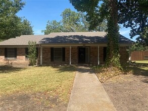 Building Photo - 423 Shady Brook Pl