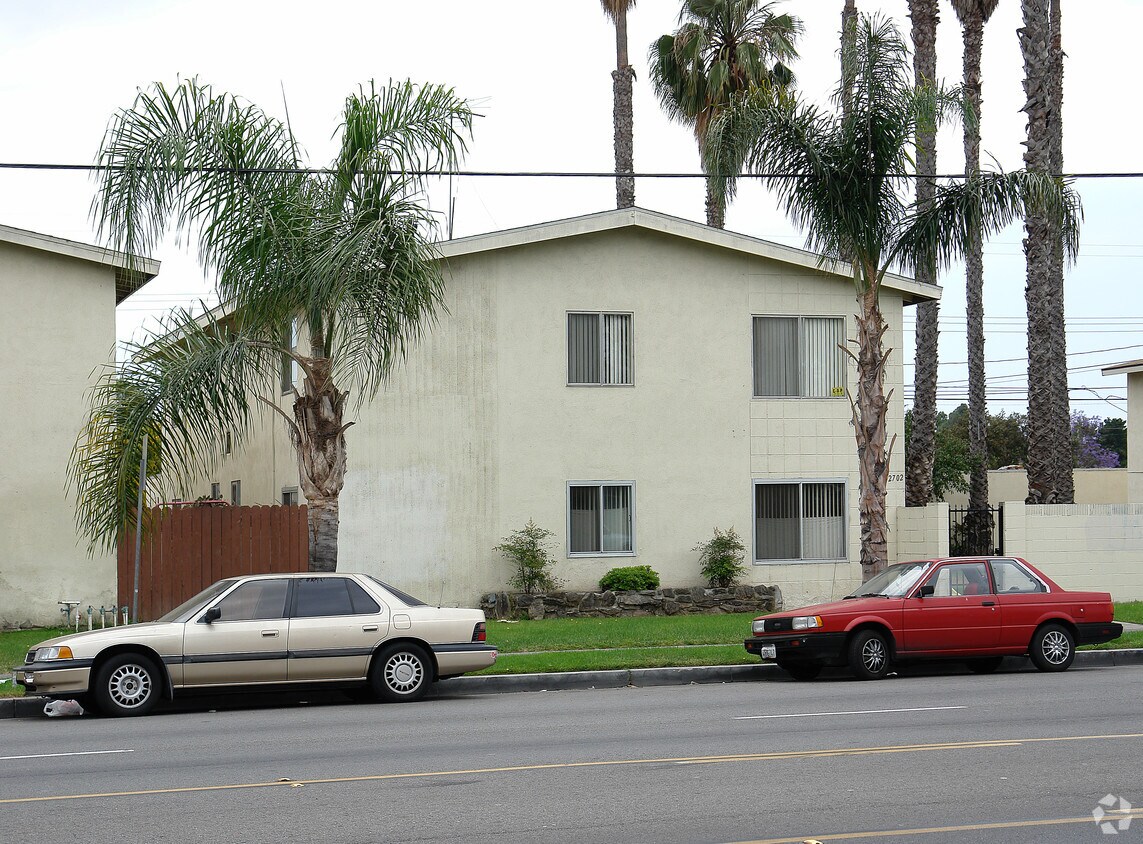 Building Photo - 2702 Mcfadden Ave
