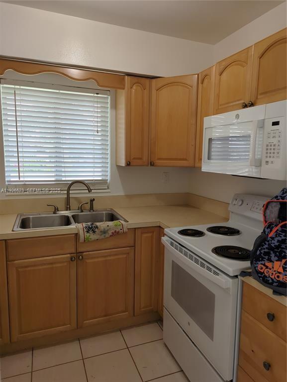 Foto del edificio - 1544 Arthur St