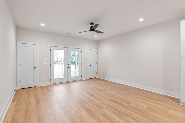 Foto del edificio - Turn-Key Modern Living in the Heart of Pla...