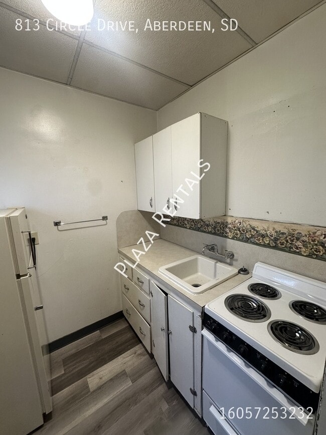 Building Photo - 19 7th Ave SE