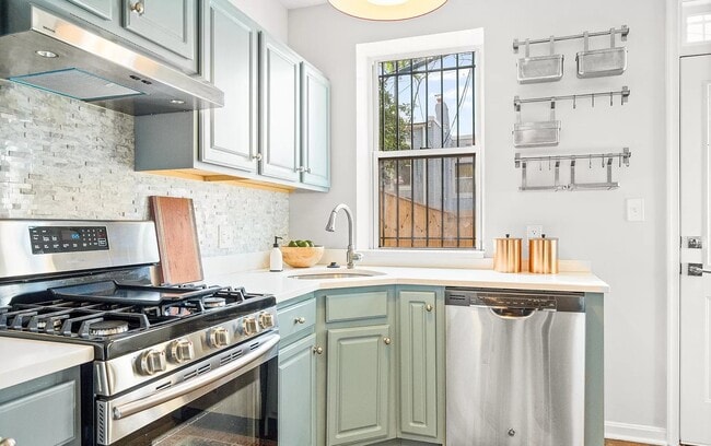 Building Photo - 424 Oakdale Pl NW