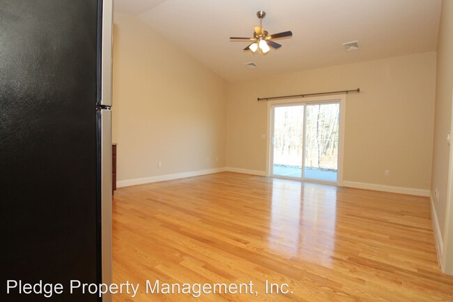 Building Photo - 101-208 Fieldstone Ln