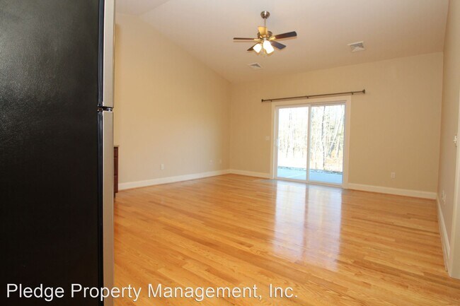 Foto del edificio - 101-208 Fieldstone Ln