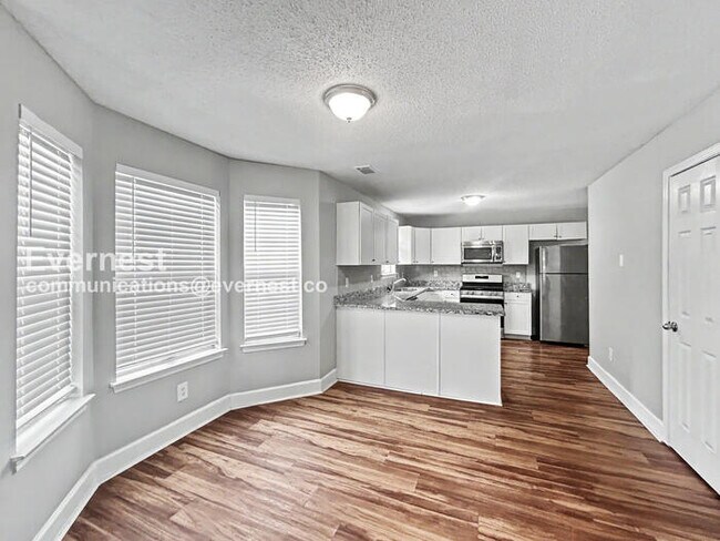 Foto del edificio - 5791 Blacktop Ct