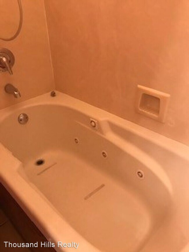 Building Photo - 1 br, 1 bath House - 1001 Golf Drive #11
