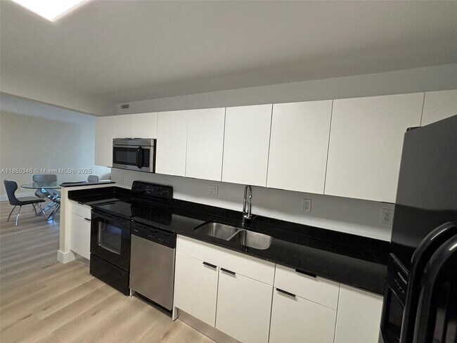 Building Photo - 3001 S Ocean Dr